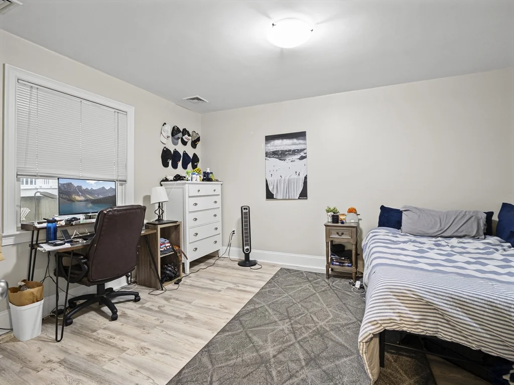 157 W 6th St, South Boston