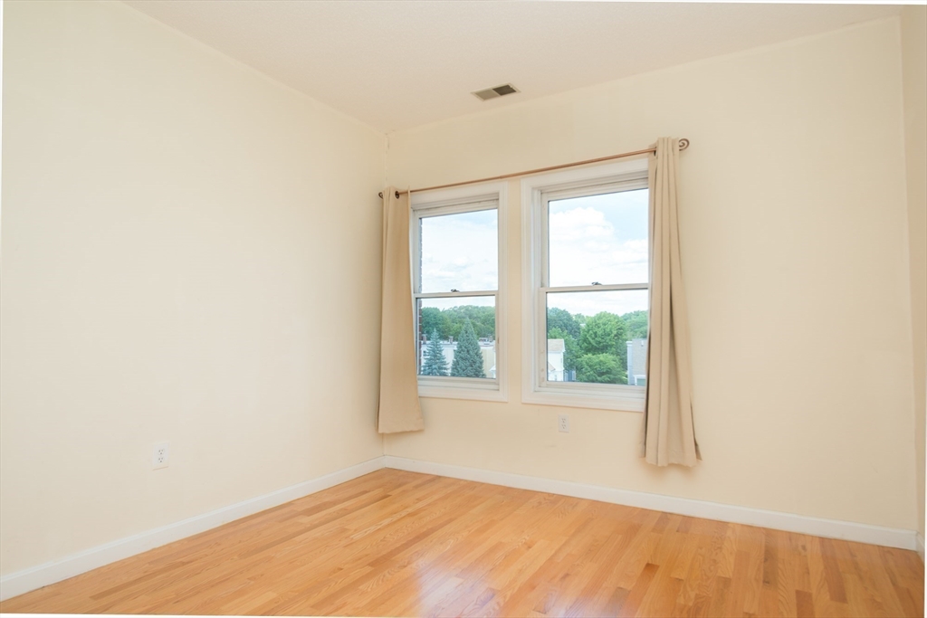 2456 Massachusetts Ave, North Cambridge