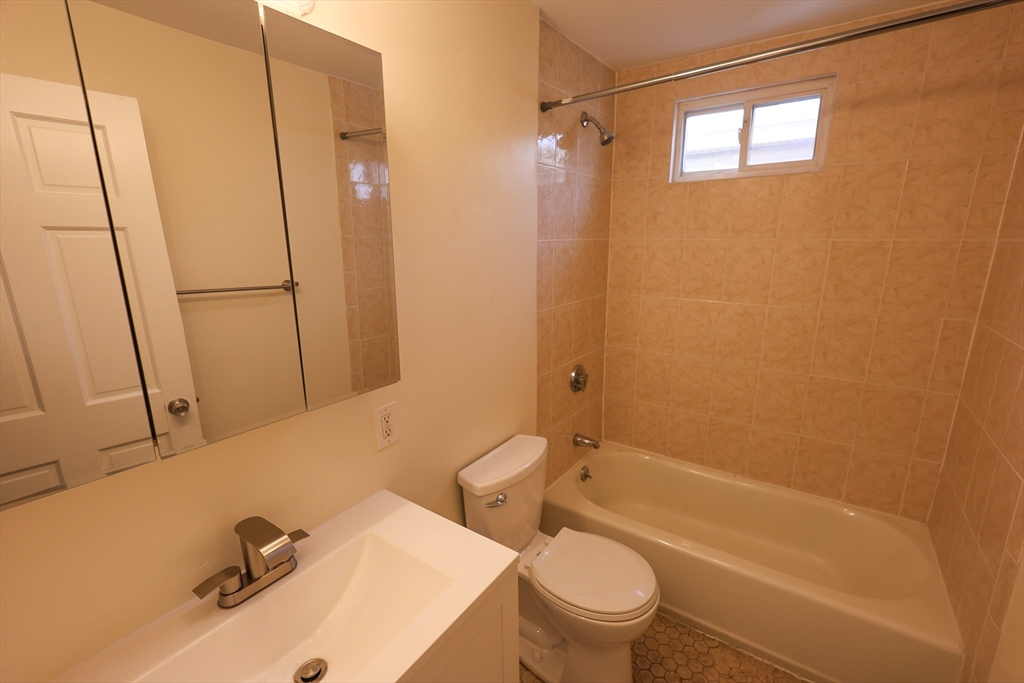 27 Fessenden St, Mattapan