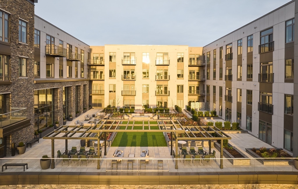 20 4th Ave, Burlington