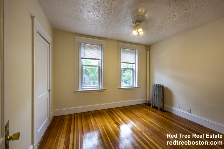 524 Cambridge St, Allston