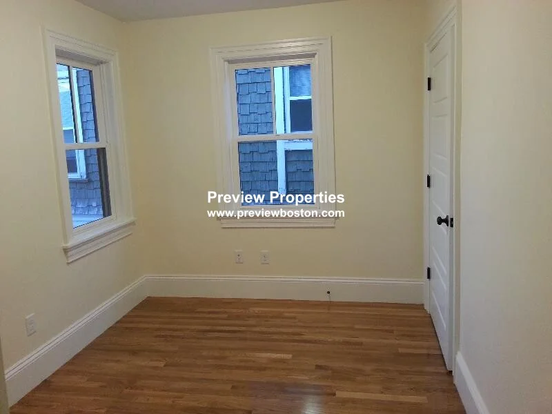 84 Linden St, Allston