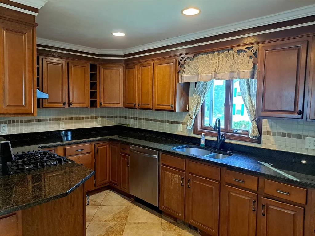 158 Baker St, West Roxbury