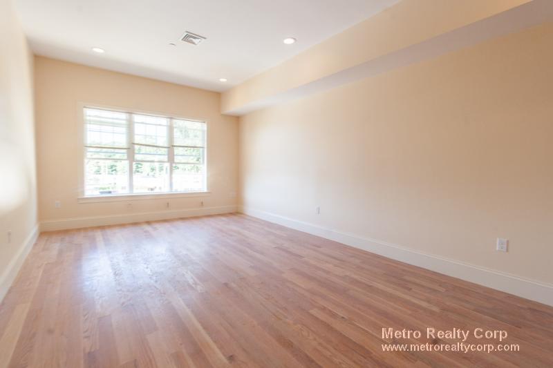 5165 Washington St, West Roxbury