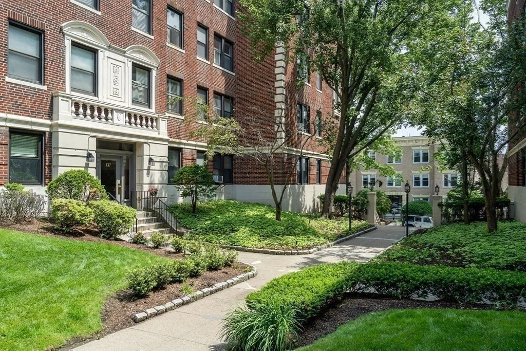 137 Englewood Ave, Brighton