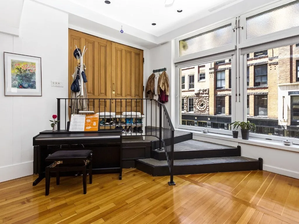 86 South, Leather District