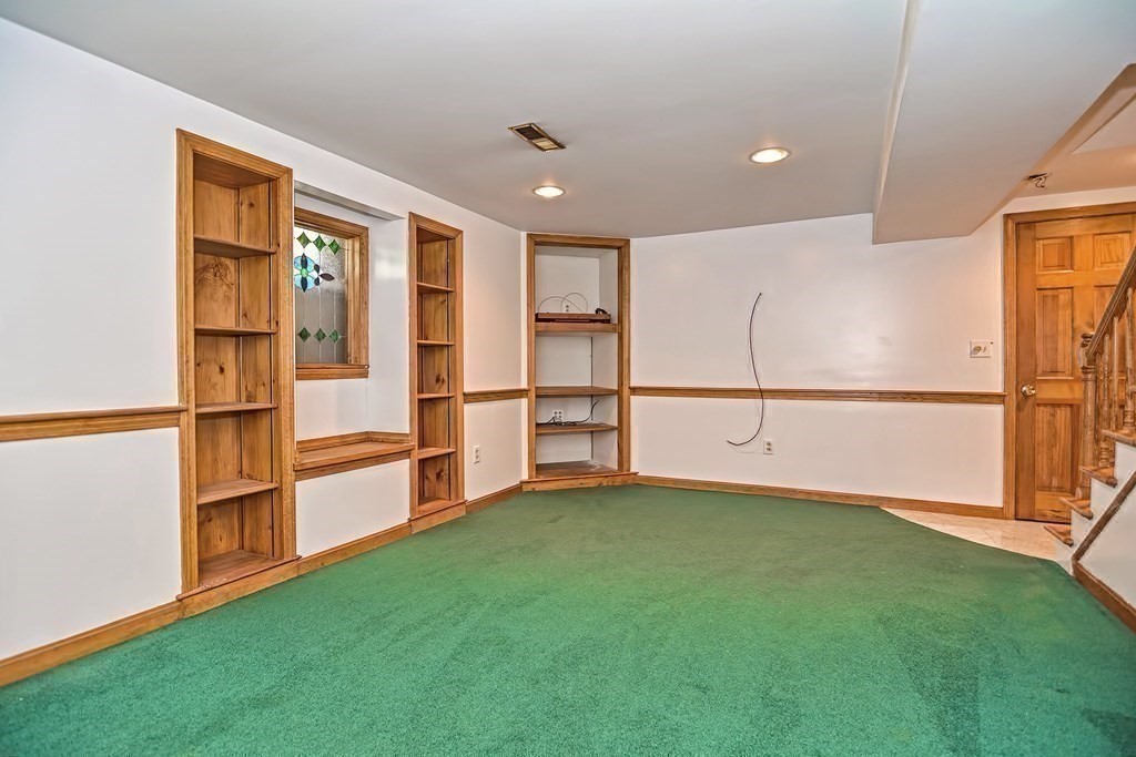 13 Colonial Dr, Norton