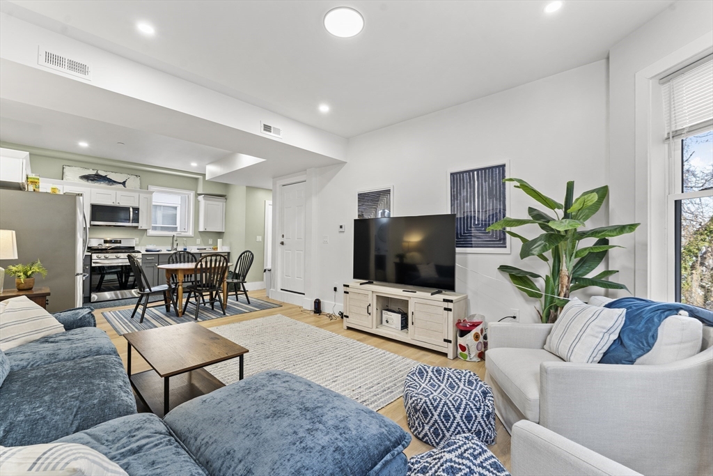 97 Hillside St, Mission Hill