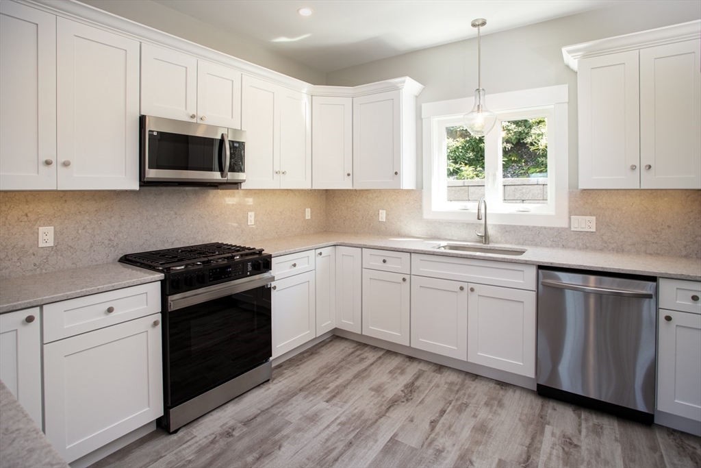 351 Danforth St, Fall River