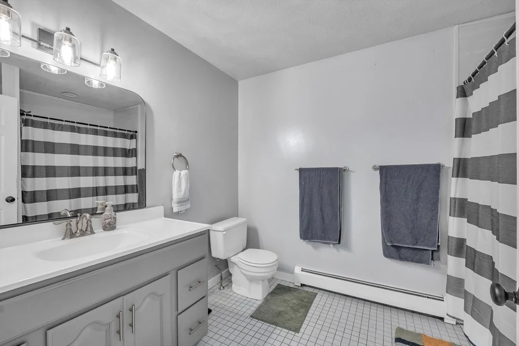 18 Merlin Ct, Tatnuck