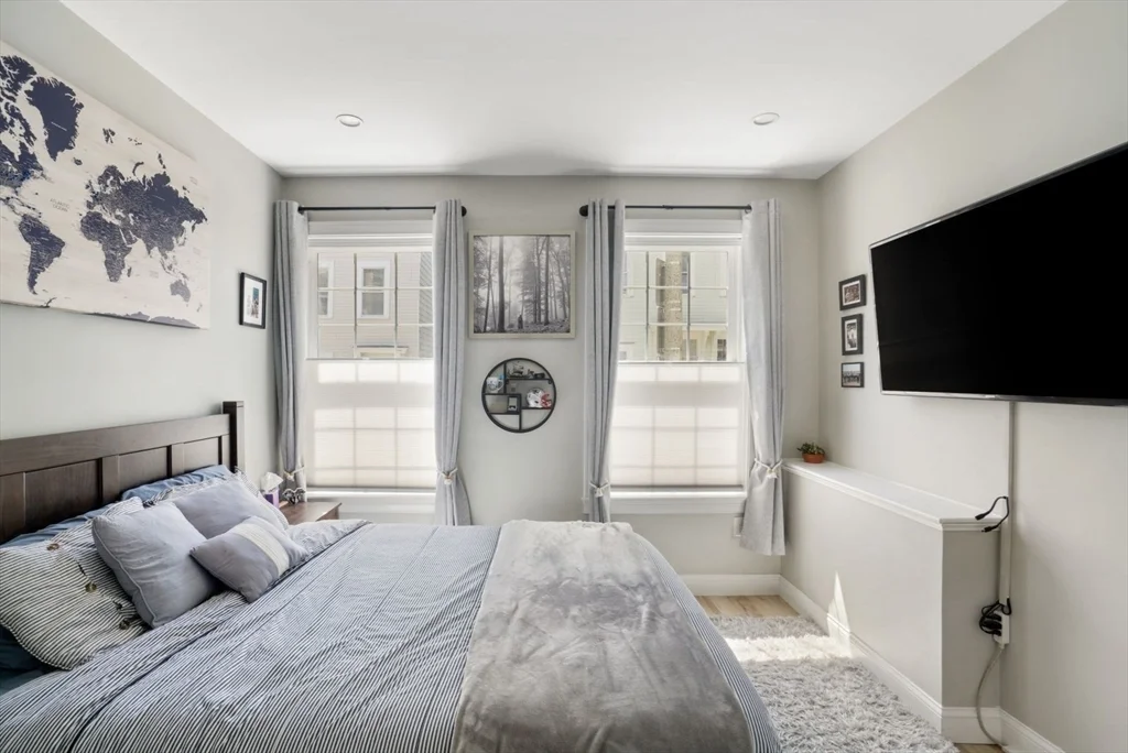 142 West 8th St, South Boston