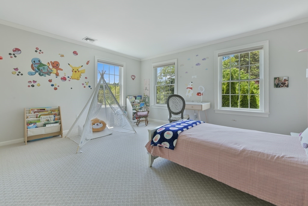 3 Wood Ln, Winchester