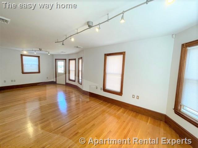 15 Conwell St, Davis Square