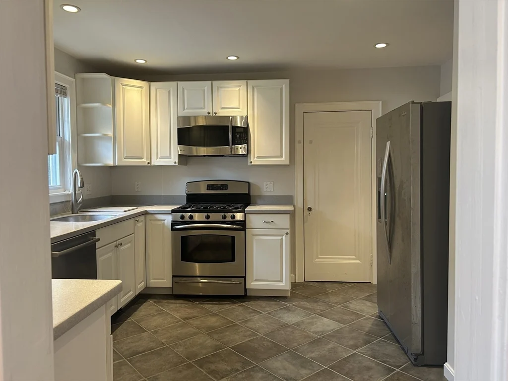 4 Harvard Rd, Belmont