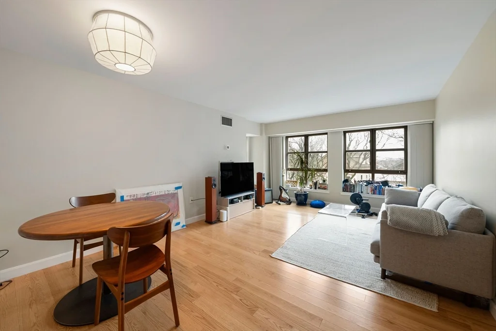 931 Massachusetts Ave, Harvard Square