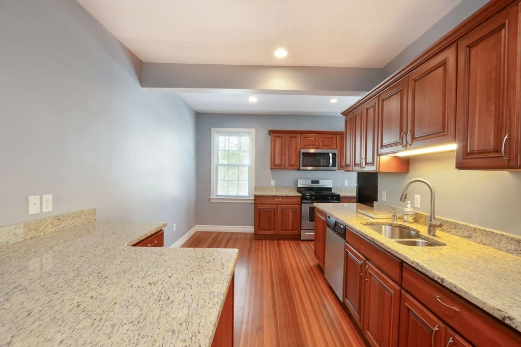 66 Tucker Ln, Dartmouth