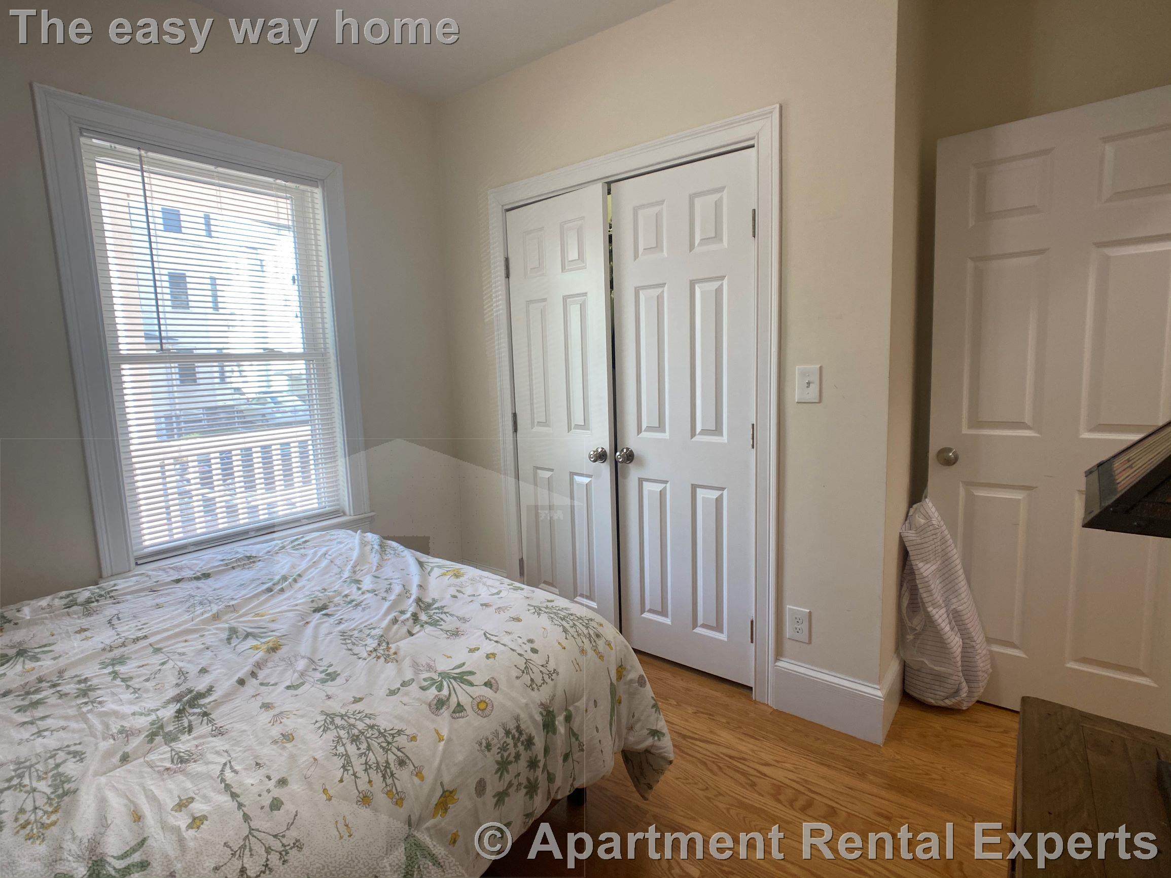 24 Willard Ave, Tufts