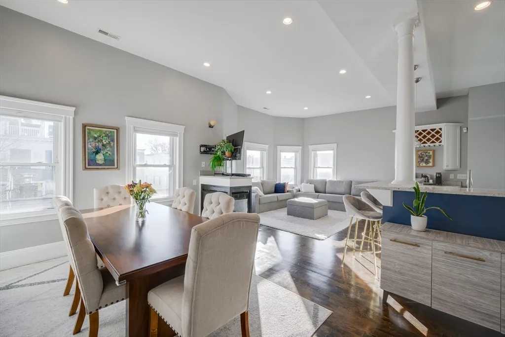 41 Farragut Rd, South Boston