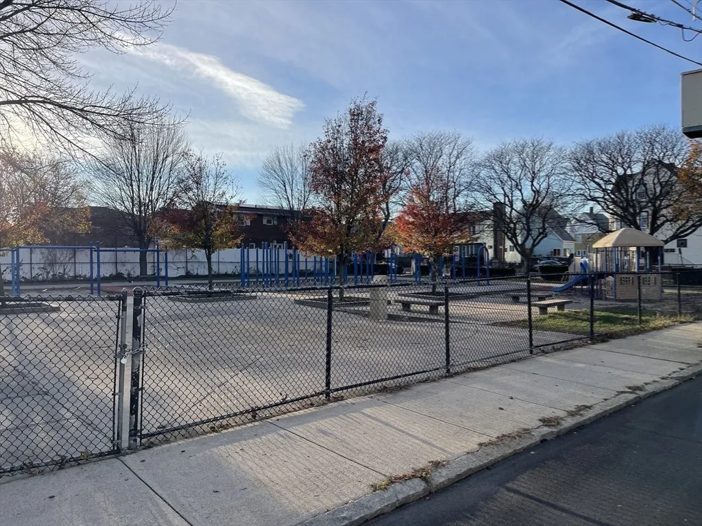 12 Woodland St, Everett