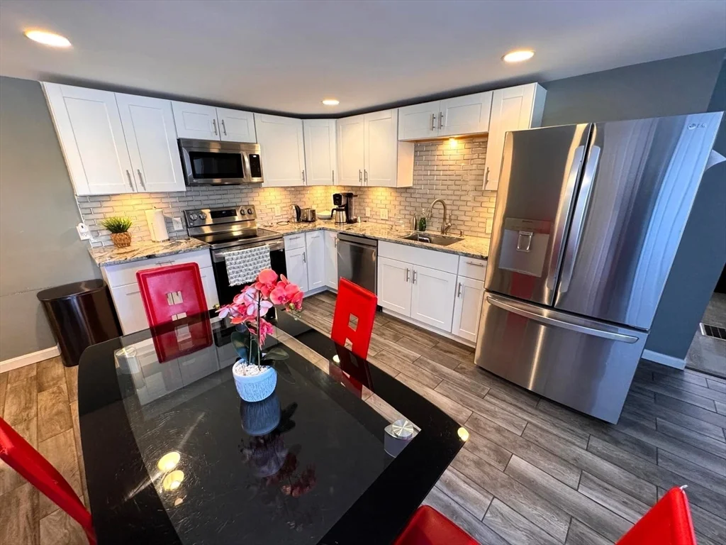 60 Cedar St, Waltham