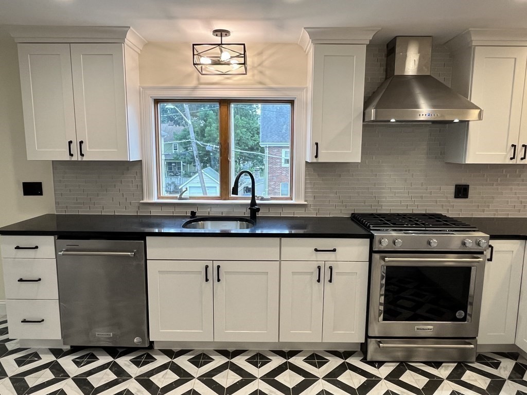 8 Lyman Ave, Medford