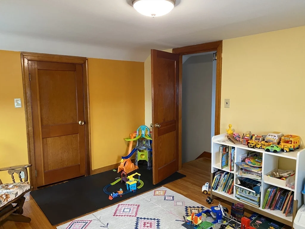 11 Woodbury St, Arlington