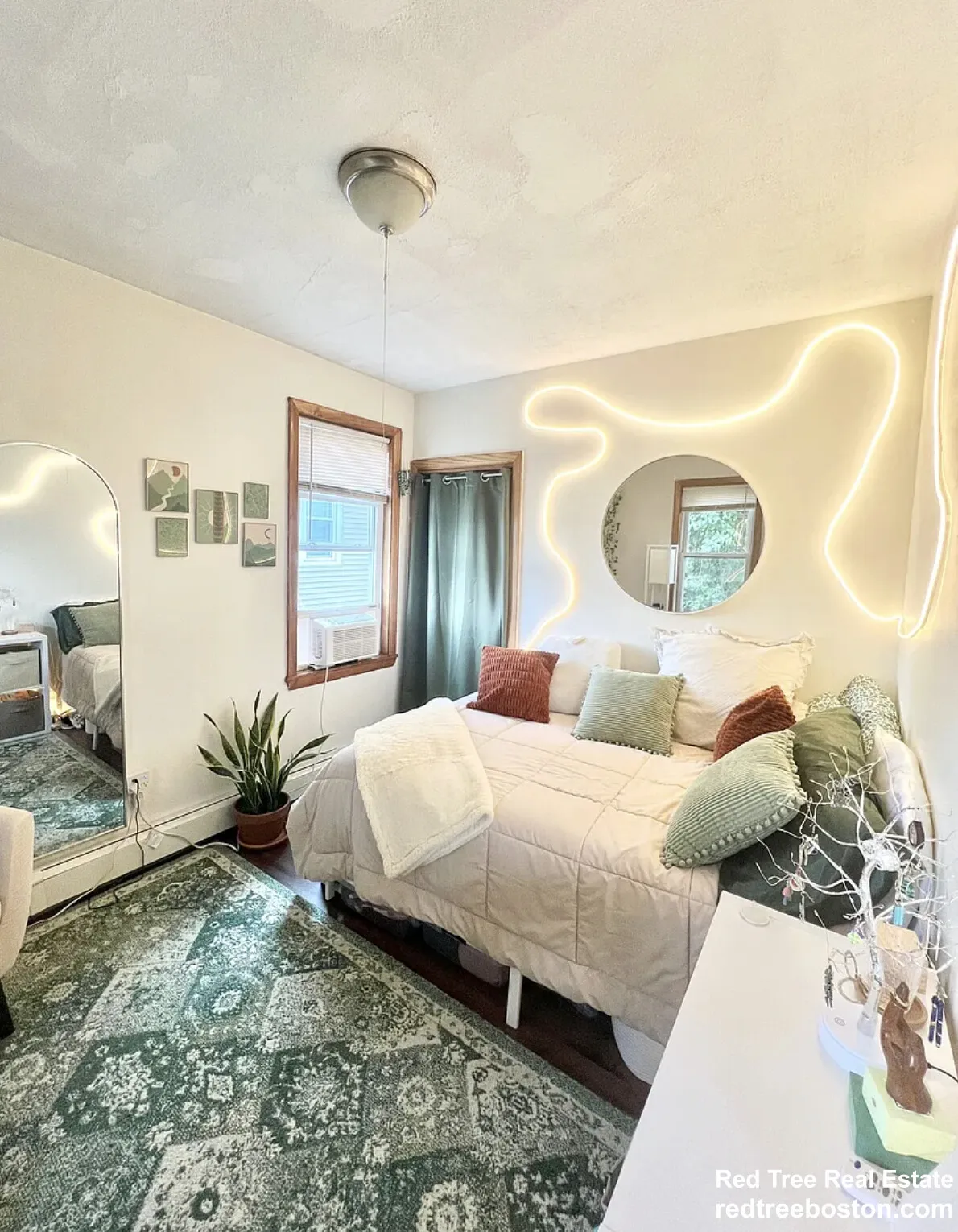 203 Hillside St, Mission Hill