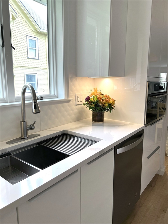 90 Monument, Medford