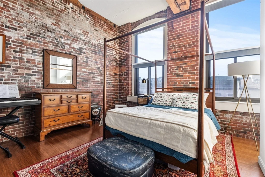 320 West 2nd St, South Boston