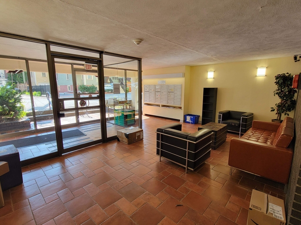 4 Trowbridge Pl, Mid-Cambridge