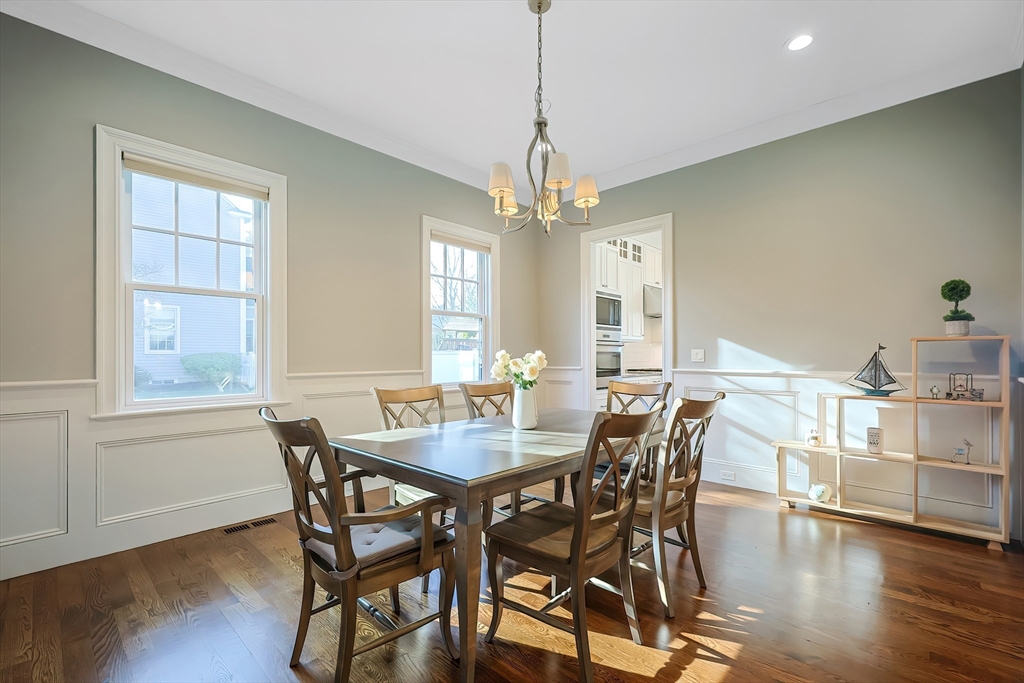 7 Marshall Rd, Wellesley