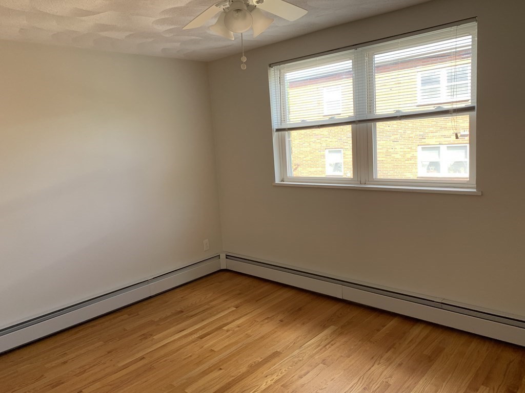 1105-4 Lexington St, Lakeview