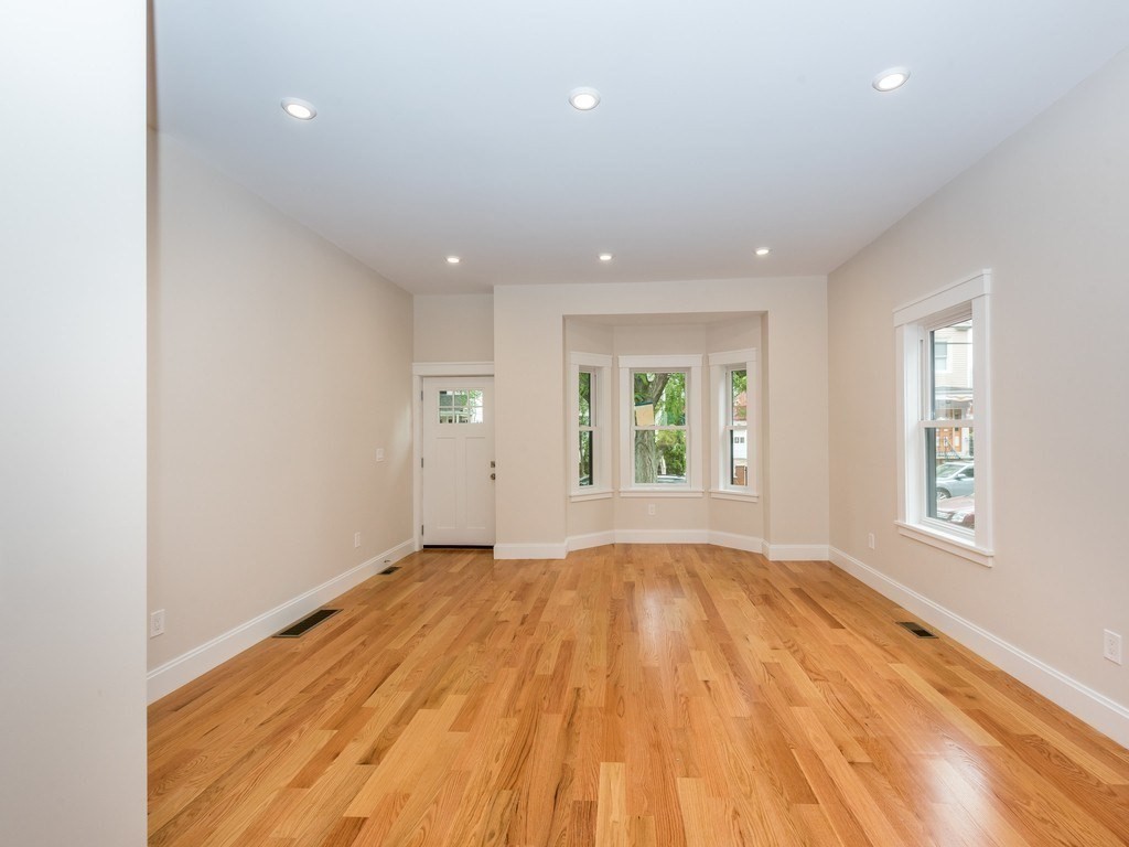 47 Wallace St, Tufts