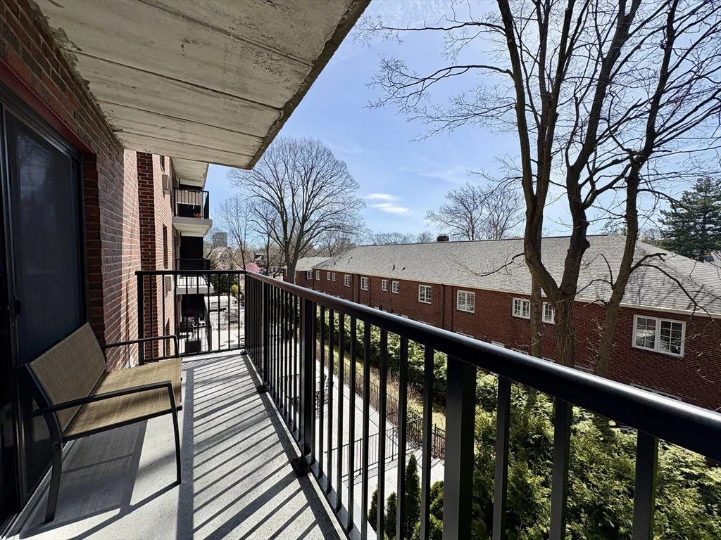 125 Pleasant St, North Brookline