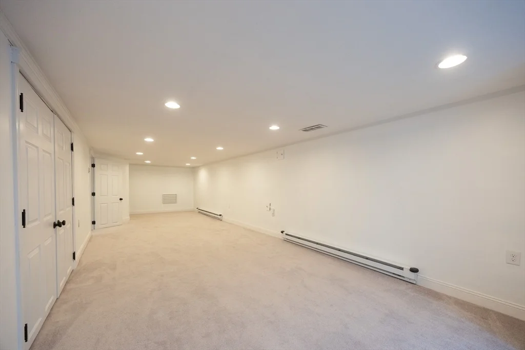 22 Suffolk Rd, Sharon