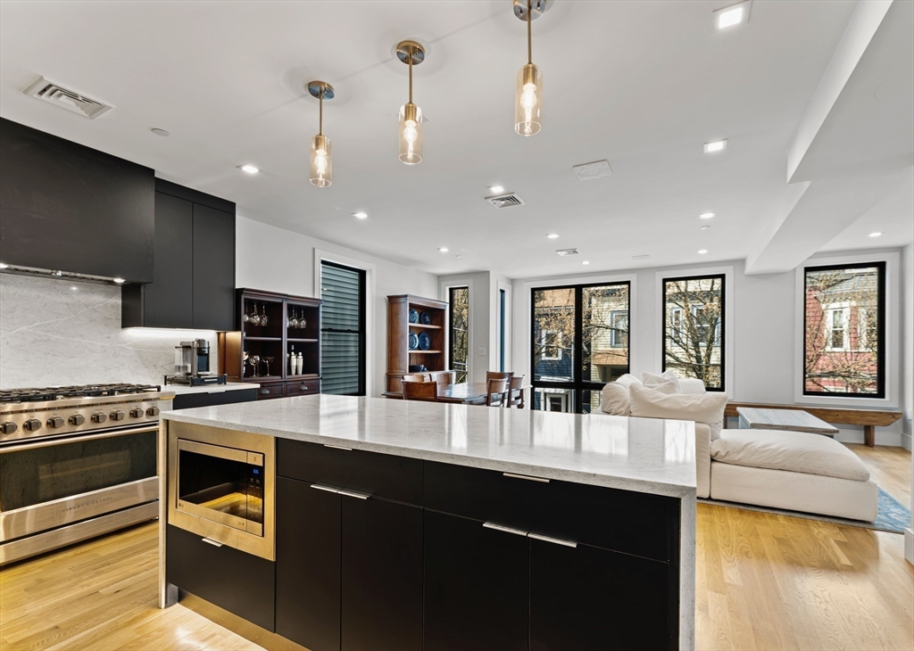 8 Mercer St, South Boston