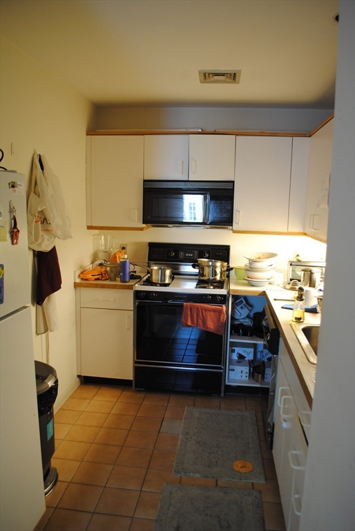 31 Henry St, Cambridgeport