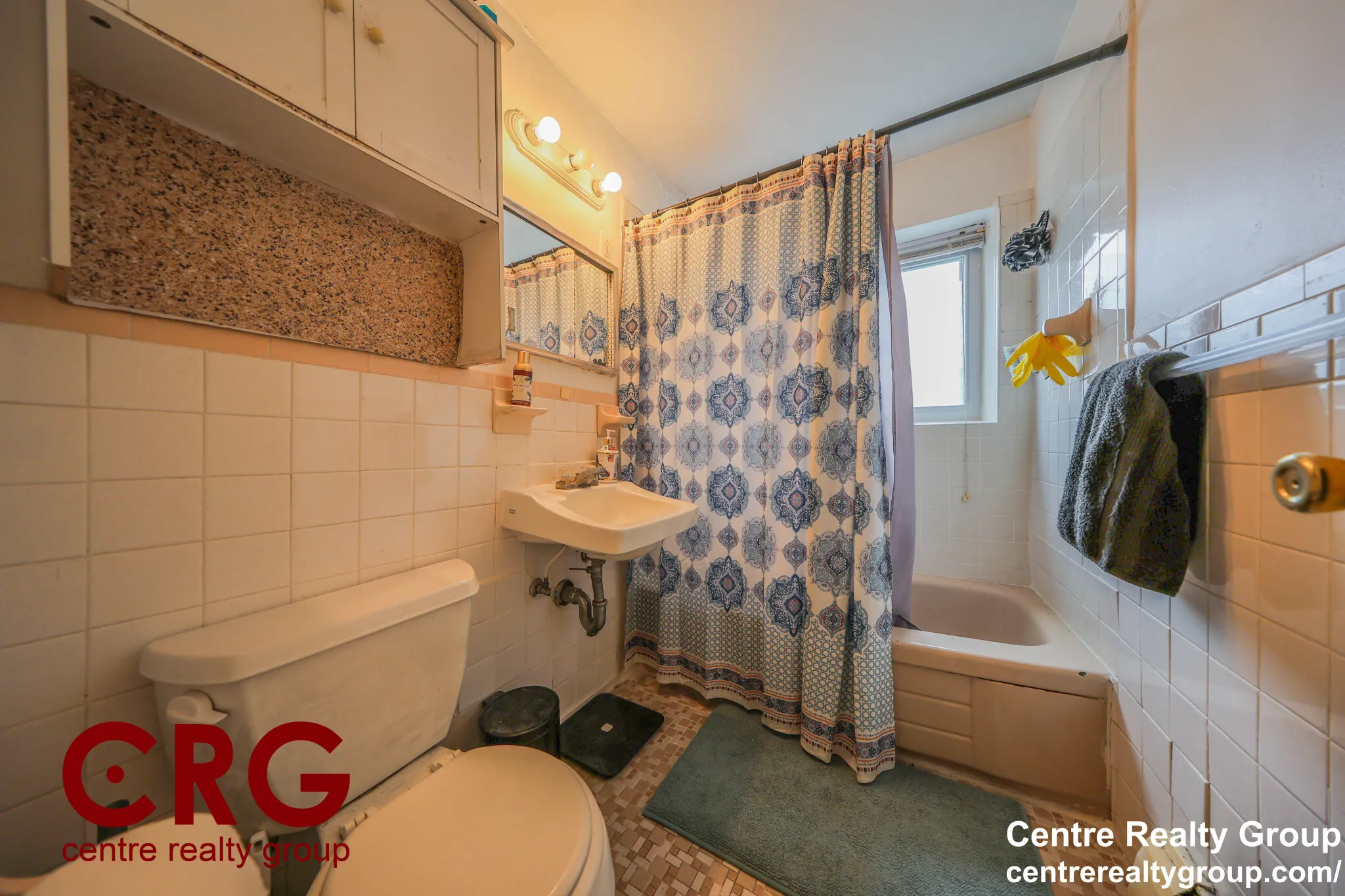 66 Bryon Rd, Chestnut Hill