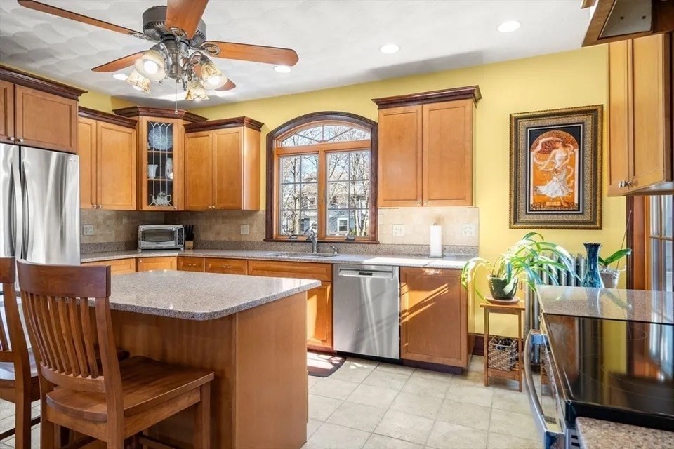 106 Grovers Ave, Winthrop