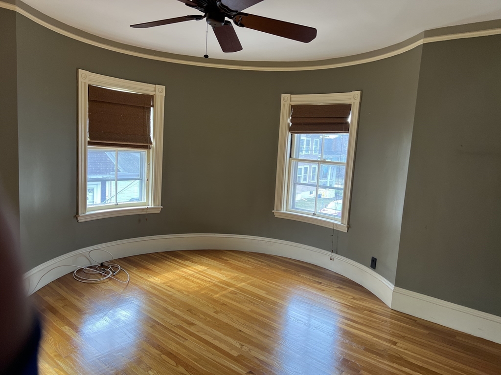 18 James Ave, Winthrop