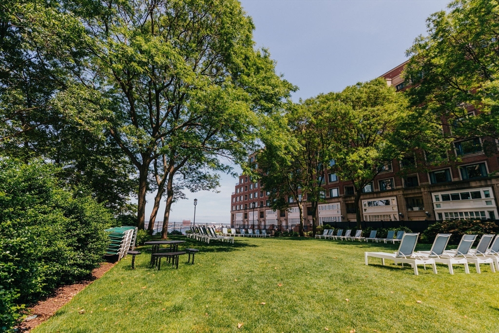 85 E India Row, Waterfront