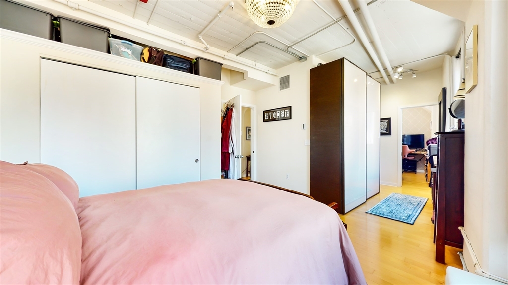 210 South, Leather District