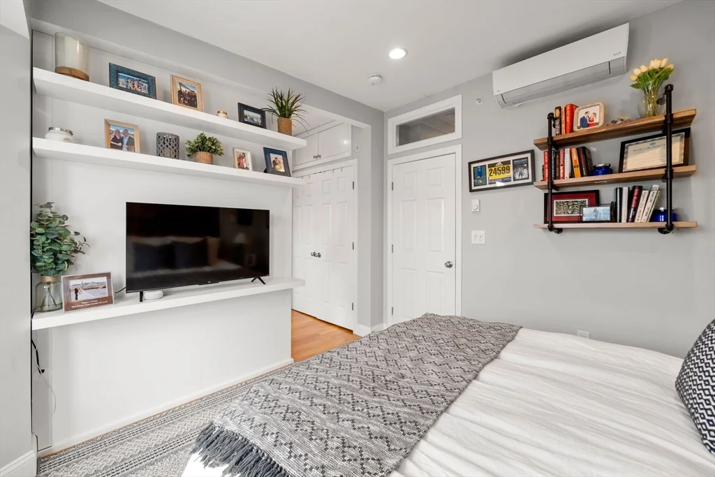 695 E 8th St, South Boston