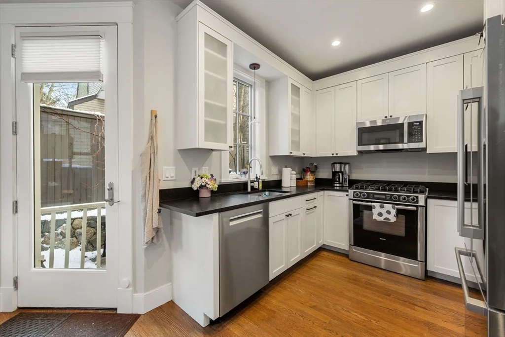 4 Brattle Cir, West Cambridge