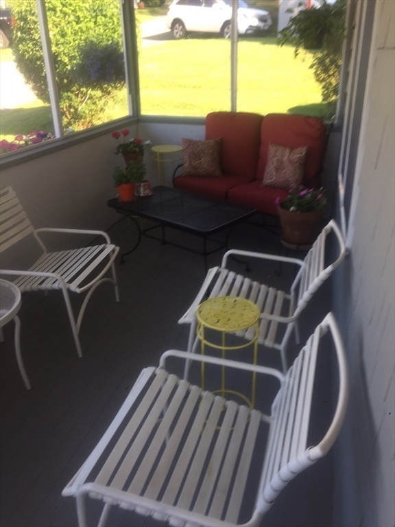 12 Cove Rd, Little Neck