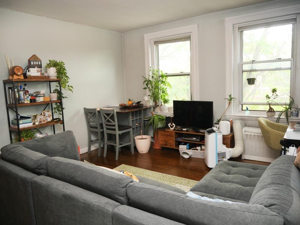 45 Carlton, Longwood