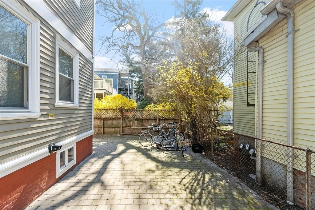 1590 Cambridge St, Mid-Cambridge