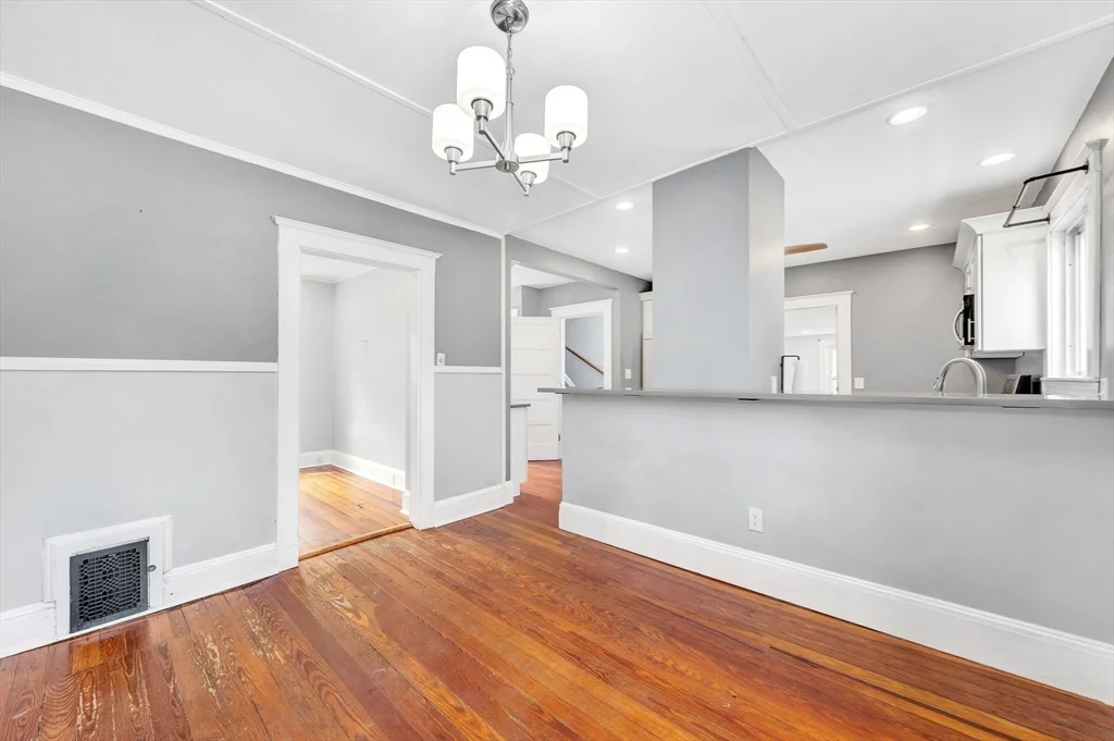 36 Marshall St, Winthrop Center