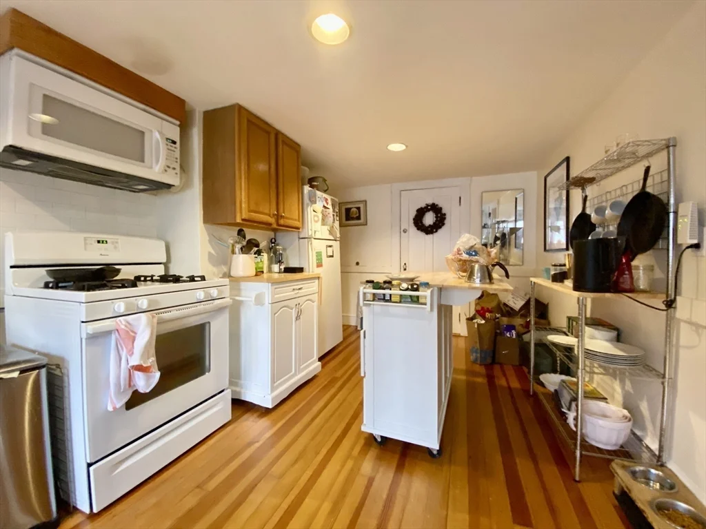 24 Grovenor Rd, Jamaica Plain