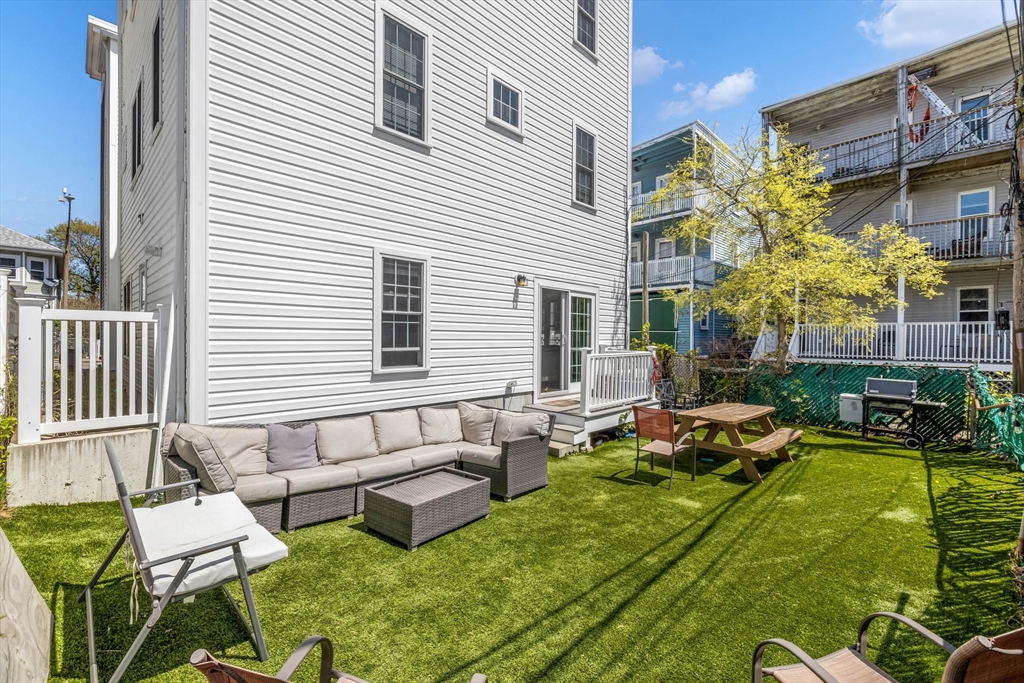 8 W Bellflower St, Dorchester